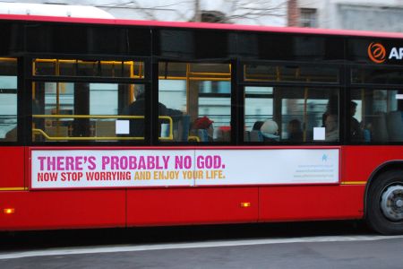 Anúncios ateístas em ônibus londrinos