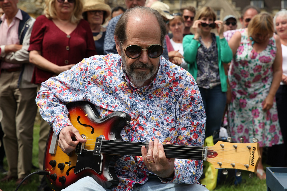 guitar mardas 4